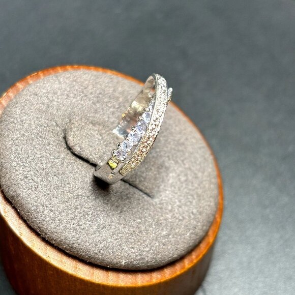 VTG Solid Sterling Silver 925 Cubic Zirconia Overlapping 3.25mm Band Ring Size 7 - Picture 3 of 11